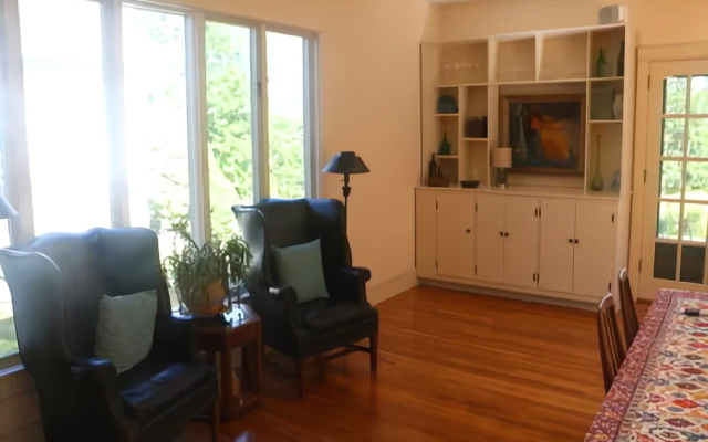 Annes Secret Garden - Two Bedroom Home