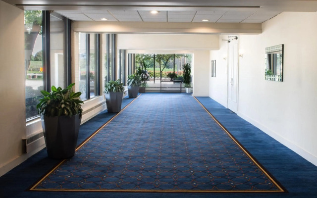 Sheraton Milwaukee Brookfield Hotel