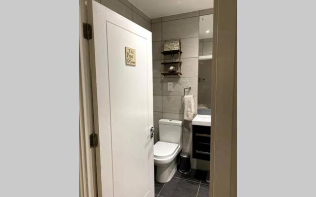 Luxury 1 Bedroom Apartment with Netflix & Parking