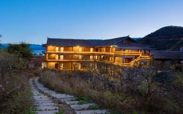 Theme Lovertree Holiday House