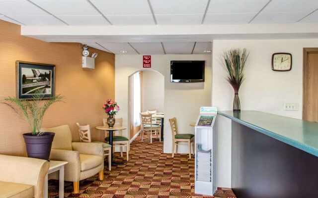 Econo Lodge Mechanicsburg