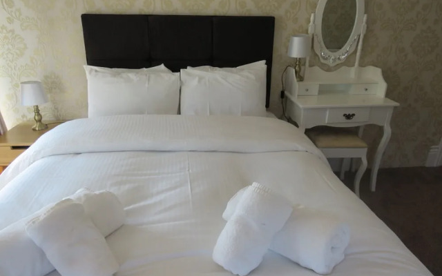 The Queens Arms Hotel