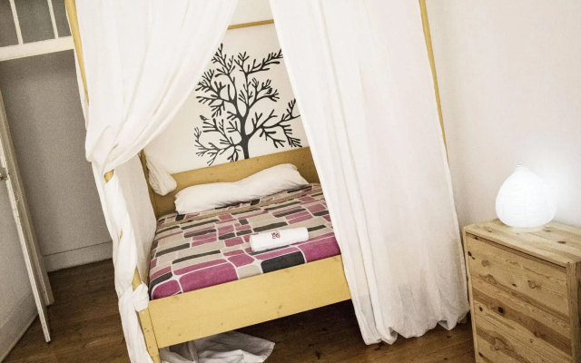 Locals Hostel & Suites