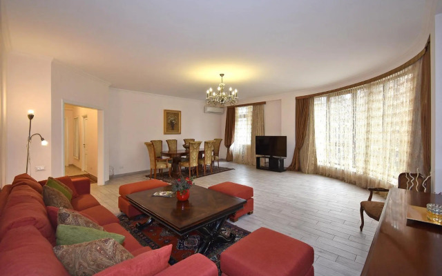 Aram street, 2 bedrooms LUXURY and UNIQUE apartment DI722