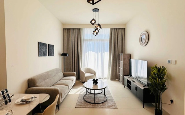 OYO HOME 1350 Premium 1-bed Apt Burj Crown