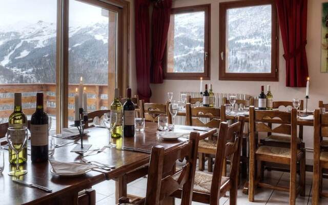 Authentic Chalet Méribel Village Close to the slopes