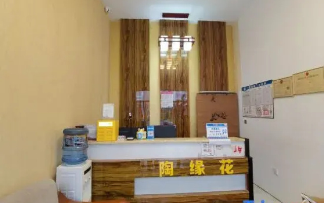 Taoyuan Huayu Hotel (Jianshui Purple Pottery Street Guangci Lake)