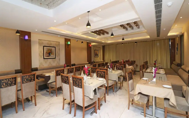 OYO 25076 Omang Hotel