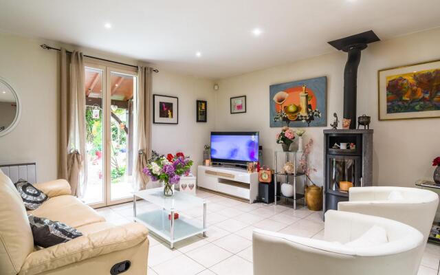 Comfy Holiday Home In Espère With Private Pool