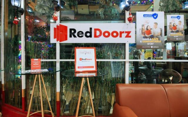 RedDoorz @ The Providence Tower - Vaccinated Staff