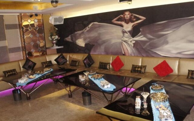 Paragon Holiday Hotel