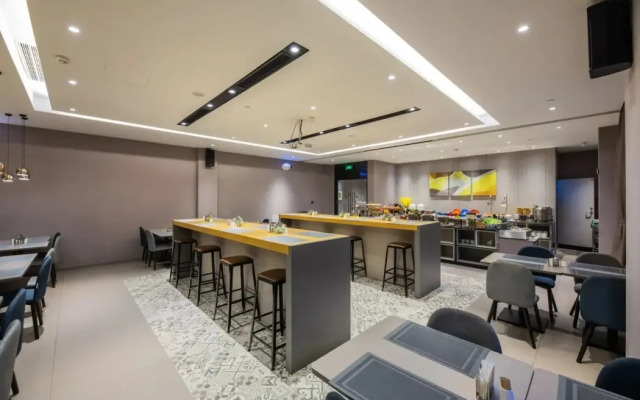 Homeinn Selected Hotel (Changsha Xindaxin Wu Yi Square Subway Station)
