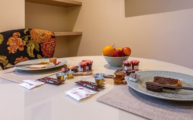 Ipelhome Plaka Boutique Apartments