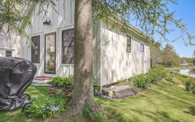 Oceanfront Studio w/ Private Dock in Harpswell!