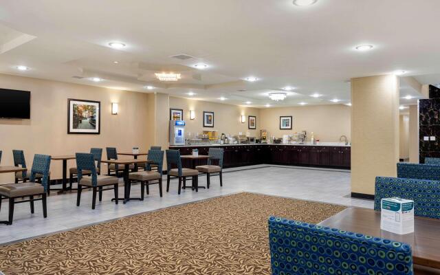 Comfort Inn & Suites near JFK Air Train