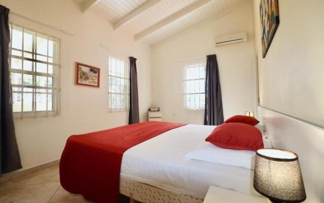 Tropical bungalow in Seru Coral Resort Curacao with beautiful gardens, privacy and large pool