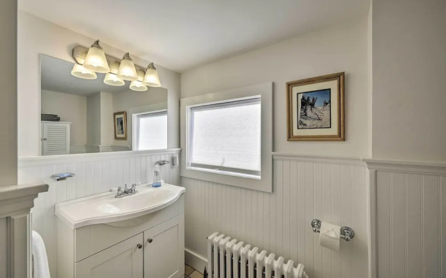 Quaint DT Greenport Apt - 2 Mi to Shelter Island!