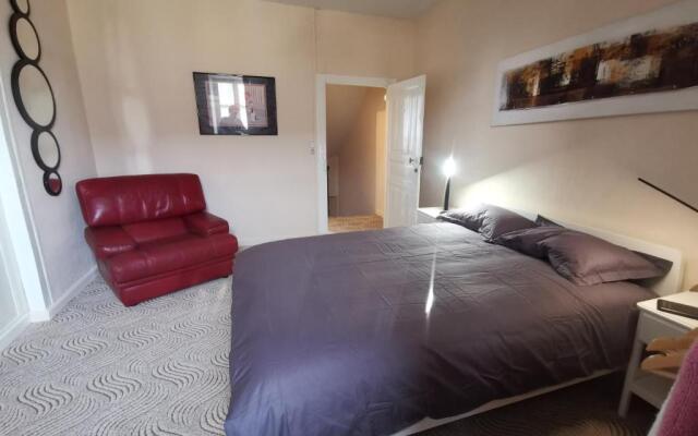 St Sebastien 3 Rooms above a restaurant