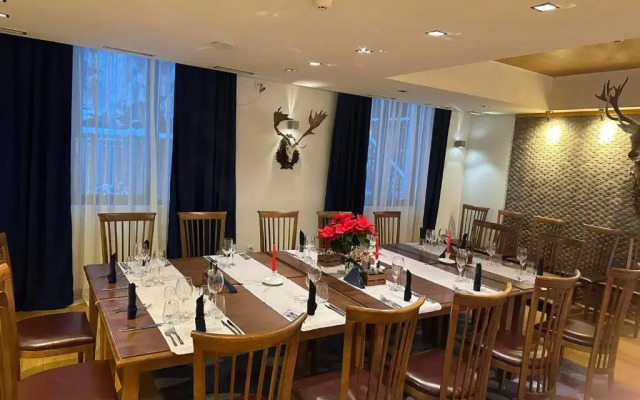 The Lodge Hotel