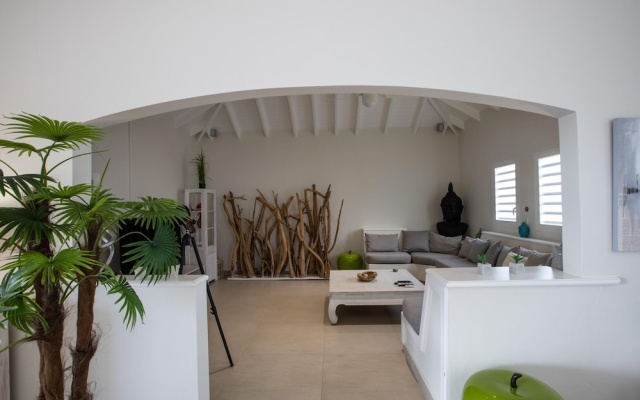 Walk to the Beach! Fabulous Villa With Huge Heated Pool, AC, Free Wifi, Ideal for Groups — фото 2