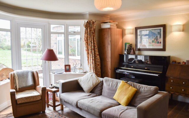Spacious 4 Bedroom Family Home in Hove