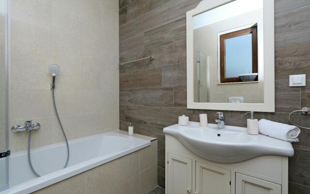 Lurda in Linardići with 4 bedrooms and 2 bathrooms