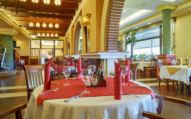 Yantra Grand Hotel -Sharlopov Hotels