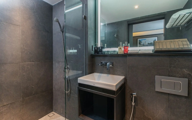 The Gravitique Hotel Khaosan