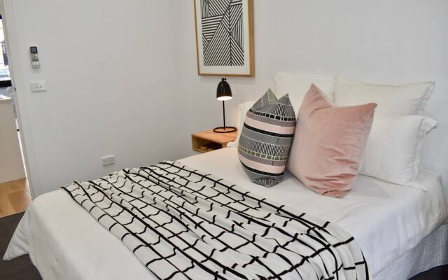 Brand New 2 Bed Apartment with Stunning City Views – Guest Rooms – Melbourne