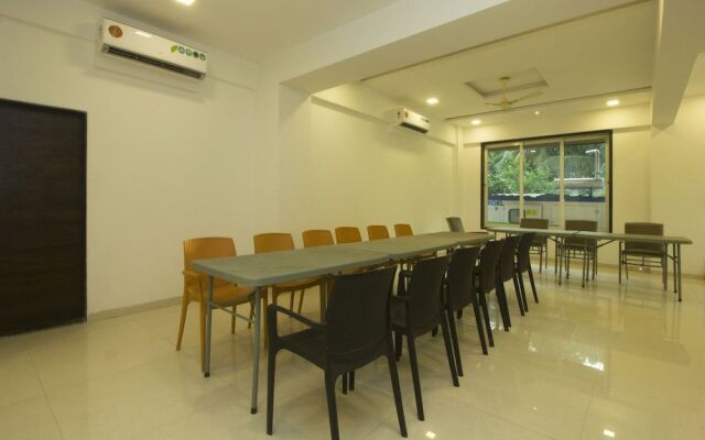 OYO 22919 Blue Roof Sea Side