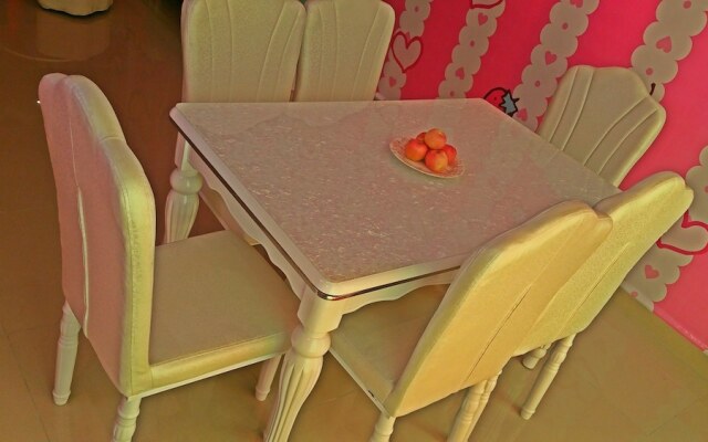 Hello Kitty Signature Suite