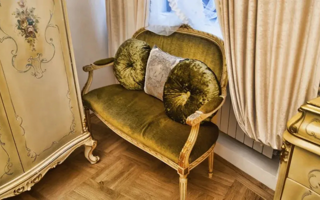 Conacul Coroanei Luxury Boutique