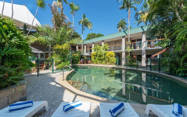 Bay Village Tropical Retreat & Apartments