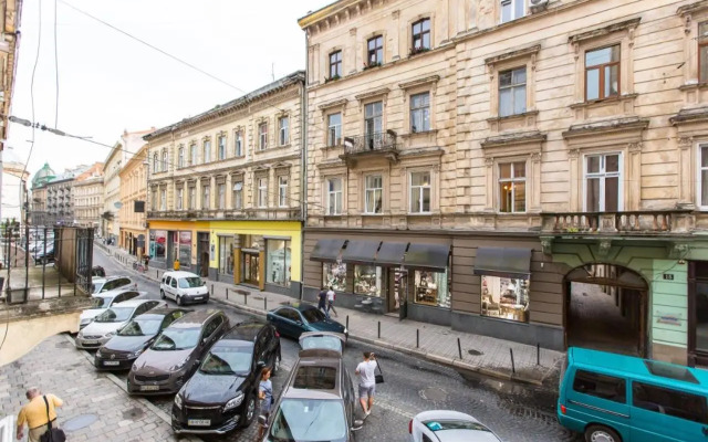 SoVA apartment str Gnatyuka 18