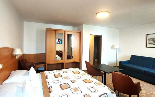 Hotel Avion