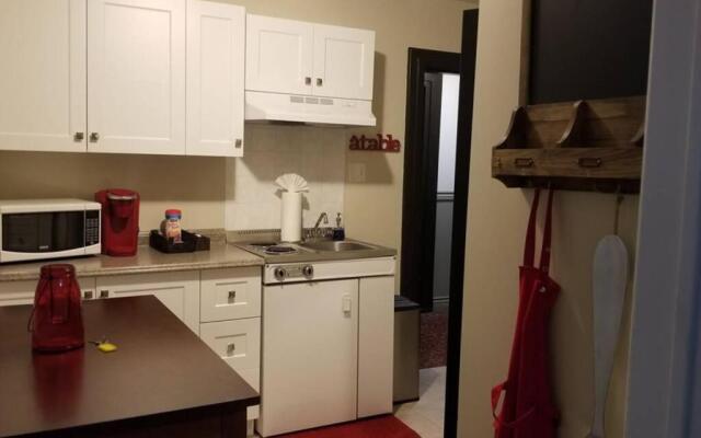 Cozy 1-BDR Suite #20 by Amazing Property Rentals