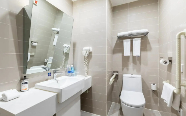 Holiday Inn Express Shenyang North Station by IHG
