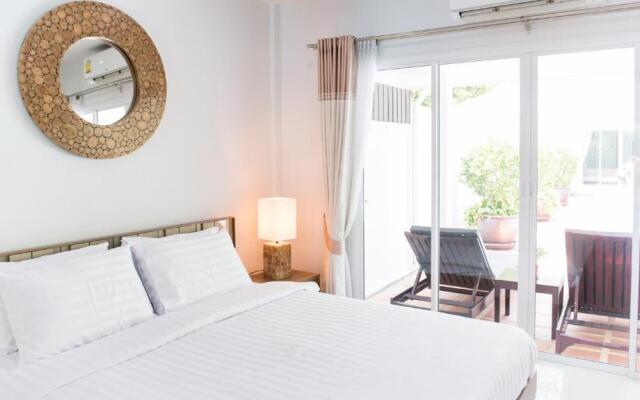 BaanPromphun Pool Villa by BV