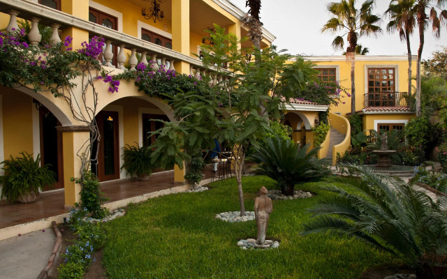 El Encanto Inn
