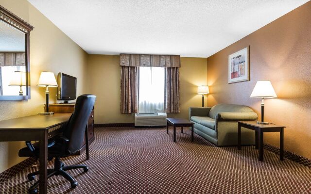 Quality Inn & Suites Bloomington University Area