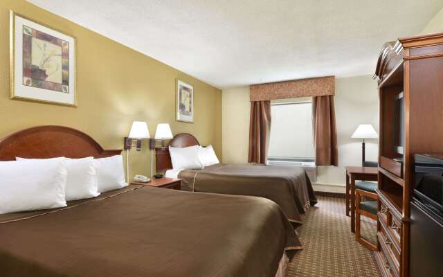 Howard Johnson Hotel & Suites by Wyndham Allentown/Dorney
