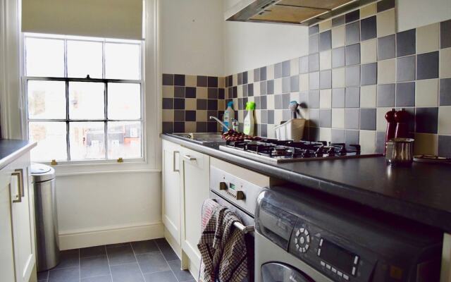 Homely 1 Bedroom Clapham Flat With City Views