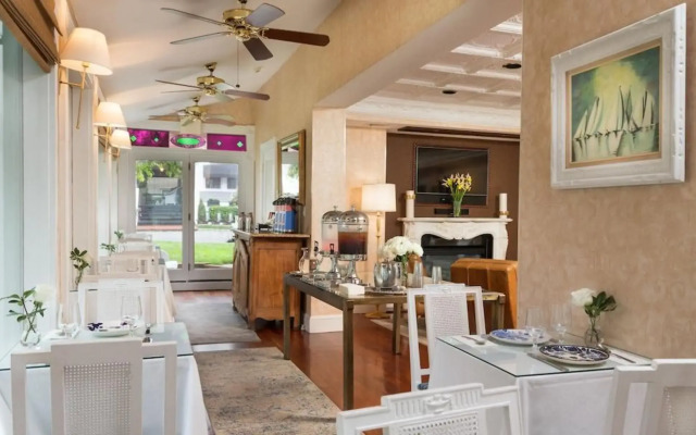 Chateau Inn and Suites