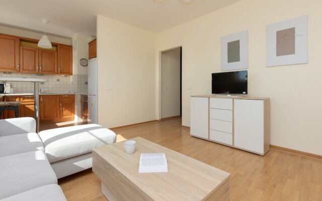 Belgradzka Apartment Warsaw by Renters