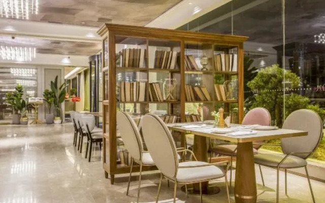 Mercure Nanjing Xuanwu Lake