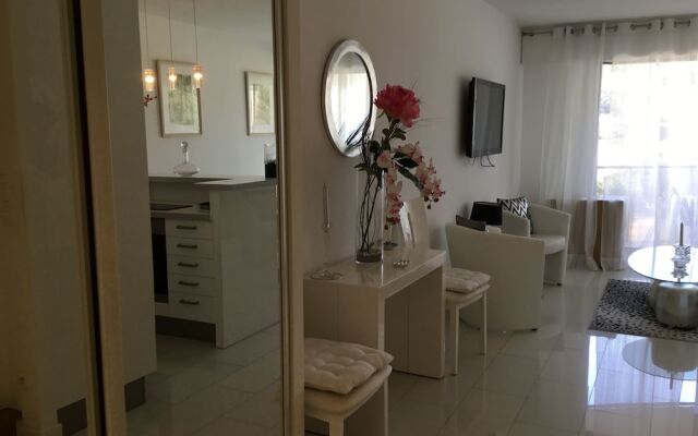 Suites in Cannes Center Sea View