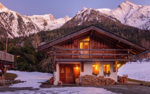 Warm & Cosy 3BR Chalet w/ Fireplace in Nature