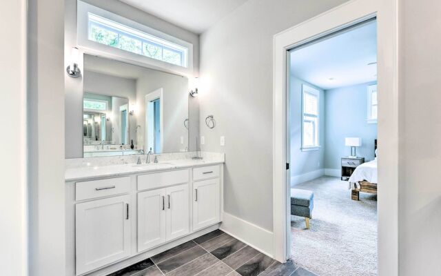 Modern Charlotte Home ~ 4 Mi to Downtown!