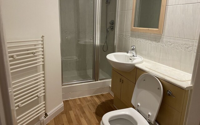 Royal Oak Apartment in Manchester Central Location