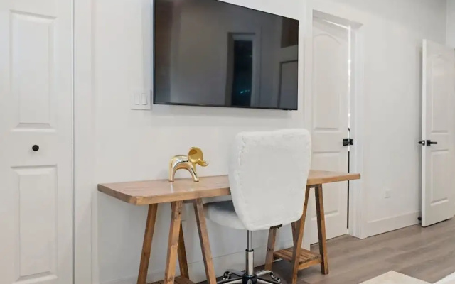 Luxury 2BR Condo in Wicker Park